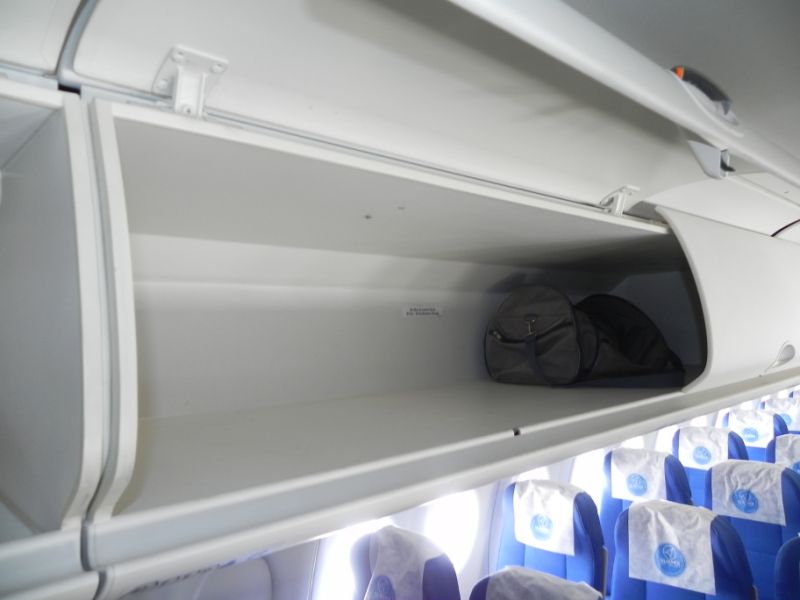 Aero Pacific Flightlines Boeing’s new overhead bin design brilliantly fits 50 more carryons Aero Pacific Flightlines Boeing’s new overhead bin design brilliantly fits 50 more carryons