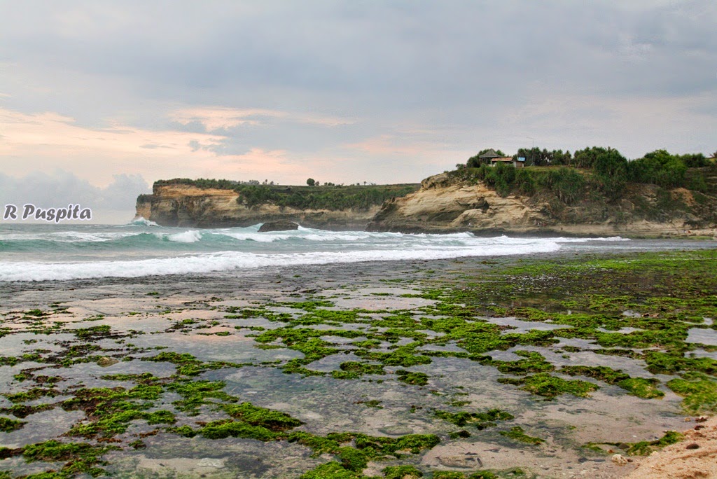 Live Is An Adventure: Pantai Klayar di Pacitan, Jawa Timur.