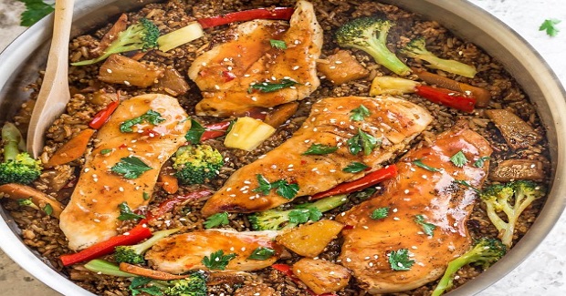 One Pot Sweet Chili Chicken Rice & Quinoa Recipe One Pot Sweet Chili Chicken Rice & Quinoa Recipe