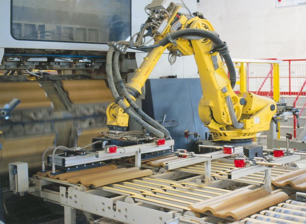 Load unload. Fanuc 410ib/300 паллетирование. AGV Robot Conveyor. AGV Индустриальный робот. Манипулятор на складе.