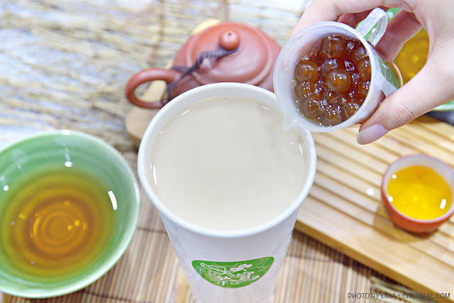 茶覓飲品,選用南投魚池好茶+手工炒糖,還有媲美放大版鮭魚卵的珍珠嫩Q好吃!