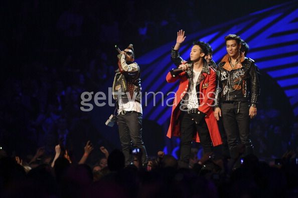 http://2.bp.blogspot.com/-1Va92a9zci4/TrdLjoy1TuI/AAAAAAAAKTw/hlecVpg2yCw/s1600/bigbang-mtv-ema-6.jpg
