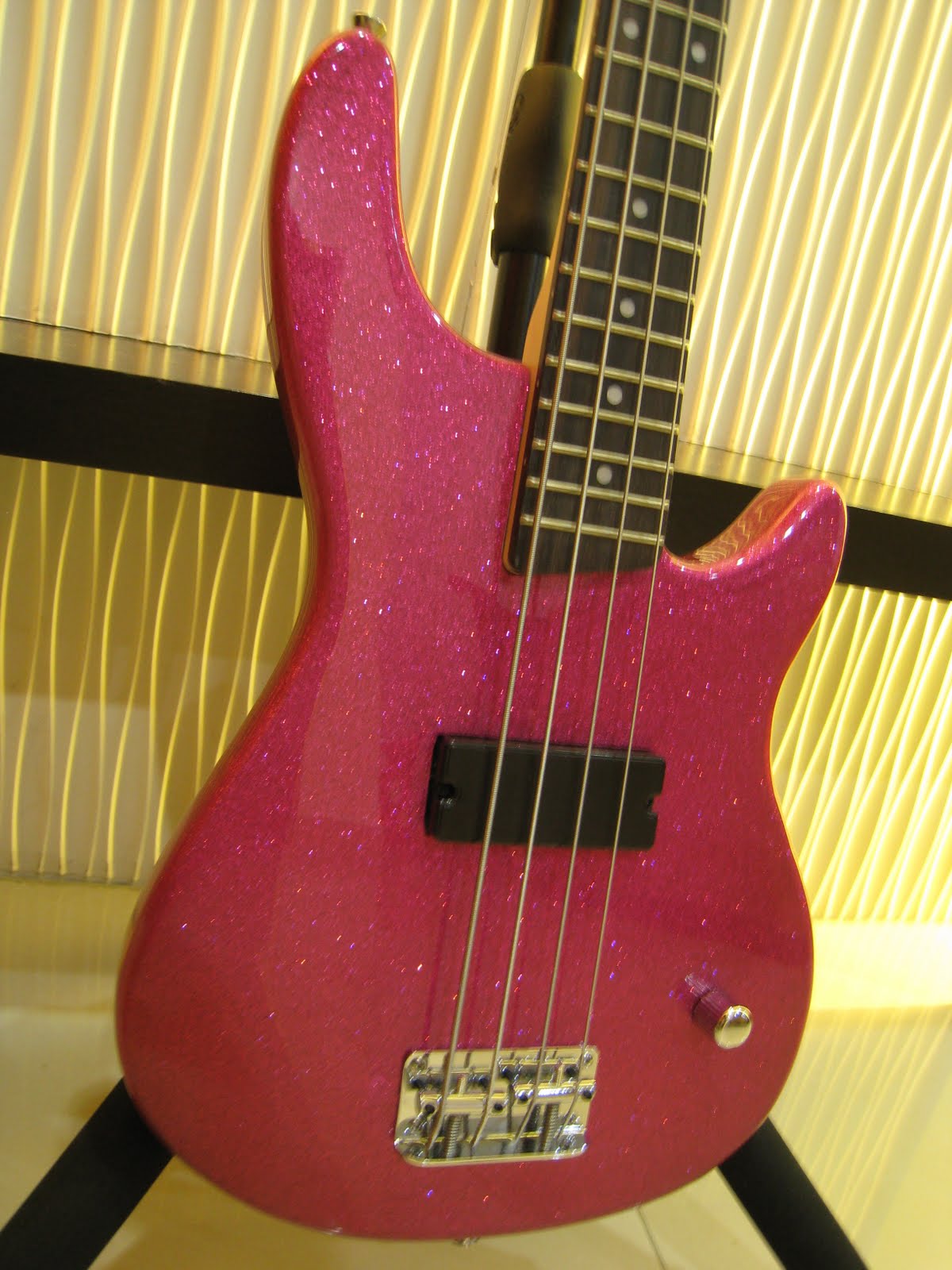 Maximus Guitars & Accessories Daisy Rock Debutante Rock Candy Petite