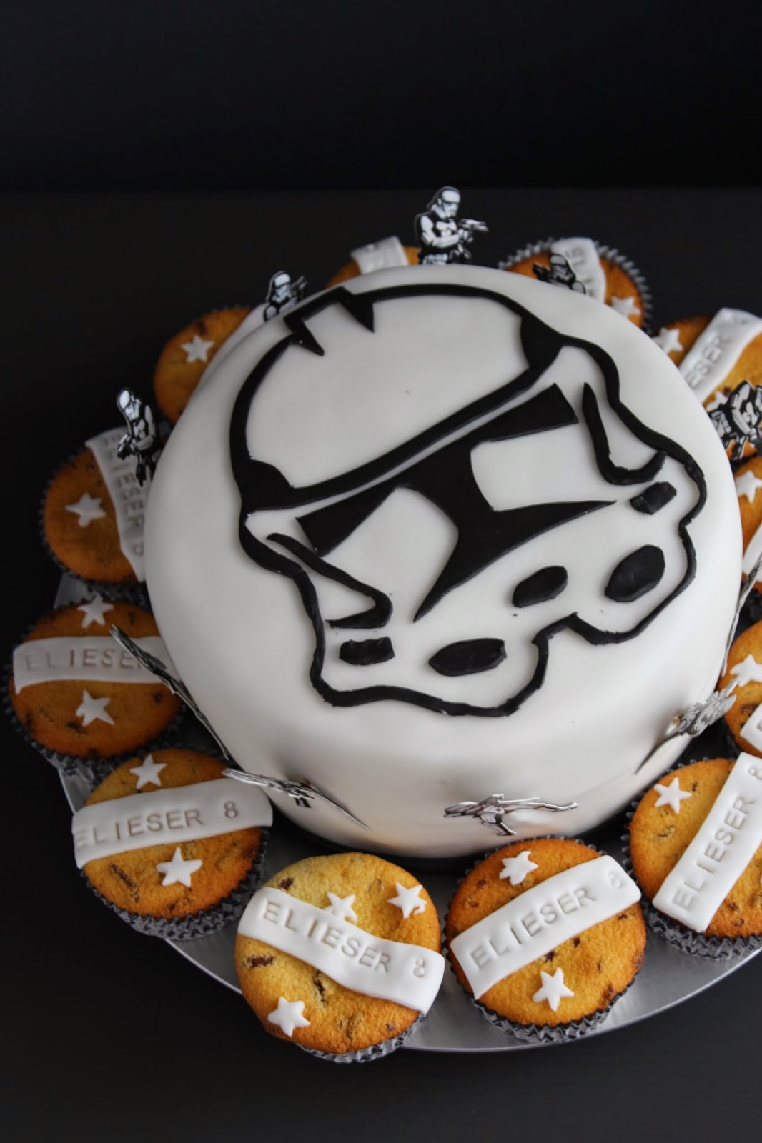 Möge die Macht mit dir sein… und deinen Buntstiften! Kostenlose Star Wars Geburtstagskarten zum Ausdrucken