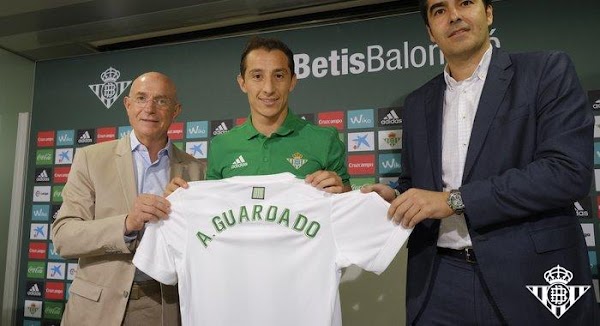 Oficial: El Betis anuncia el fichaje de Guardado