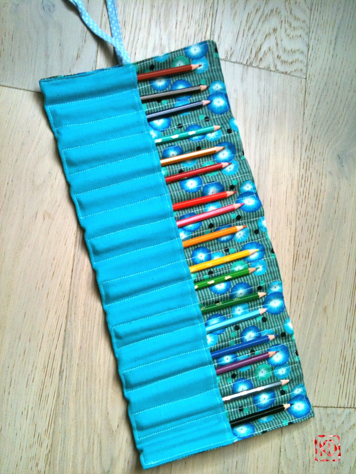 Trousse à Crayons Sid Vicious : Stockage Malin Pour AirPods, Chargeurs & Stylos – Personnalisable !