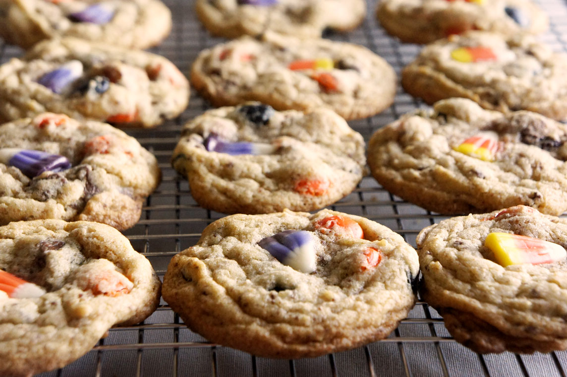 I D L E W I F E Leftover Halloween Candy Cookies i-d-l-e-w-i-f-e-leftover-halloween-candy-cookies