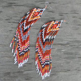Купить женские украшения из бисера. Очень длинные бисерные серьги в этническом стиле.