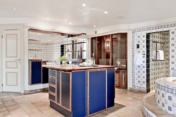 Väriä seinillä ja yksityiskohdissa