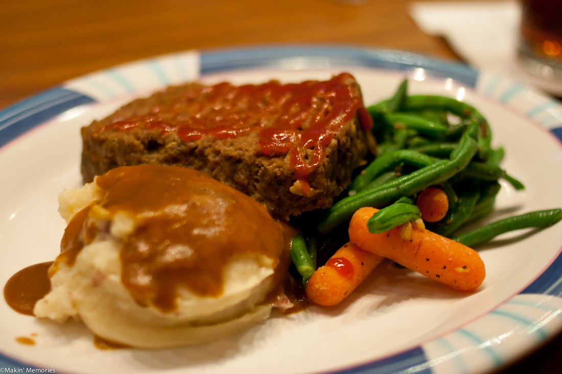 Debi Cooks......... Mom's Meatloaf at 50's Prime Time Cafe