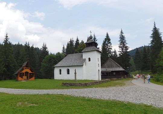 Kaplica Matki Boskiej Różańcowej przeniesiona ze Zborova nad Bistricou.