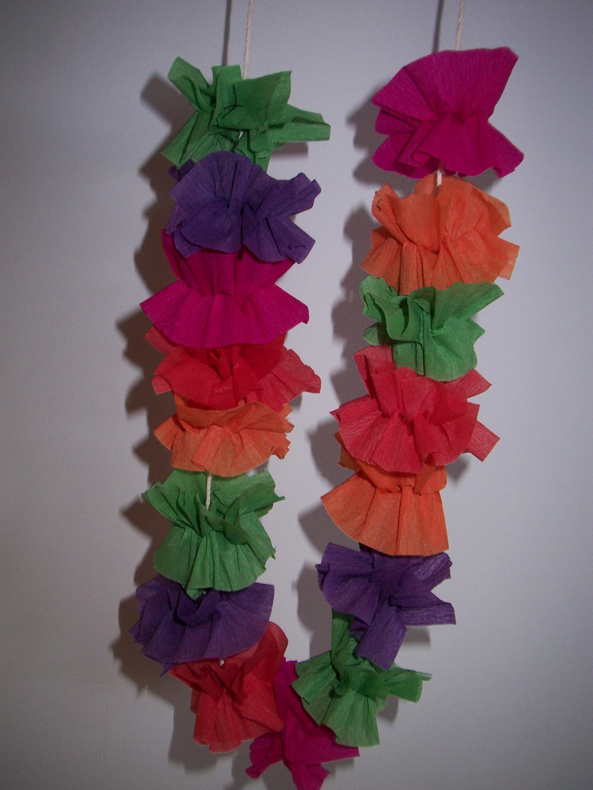 25 Colliers à Fleurs Unicolores - Rouge à Prix Minis Sur