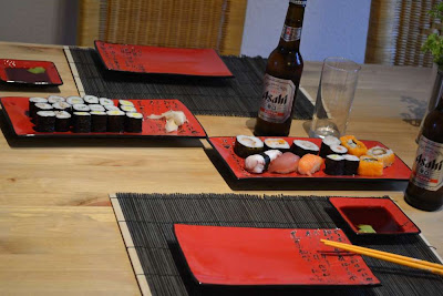 http://2.bp.blogspot.com/-1XRrEUInjYo/TfphtUFRc5I/AAAAAAAACFo/q18bzOvmPQo/s400/sushi+dinner+16611.jpg