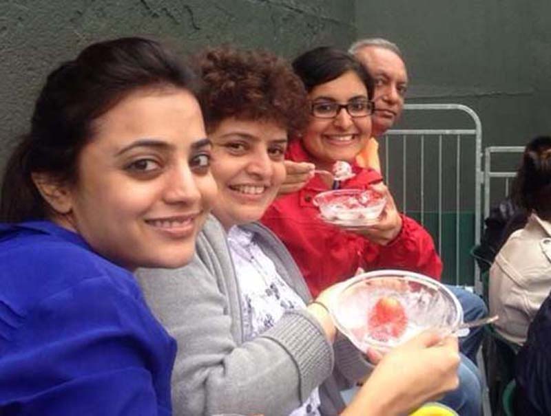 Family photos of Kajal Aggarwal, Kajal Aggarwal family, Kajal Aggarwal father, mother photos,