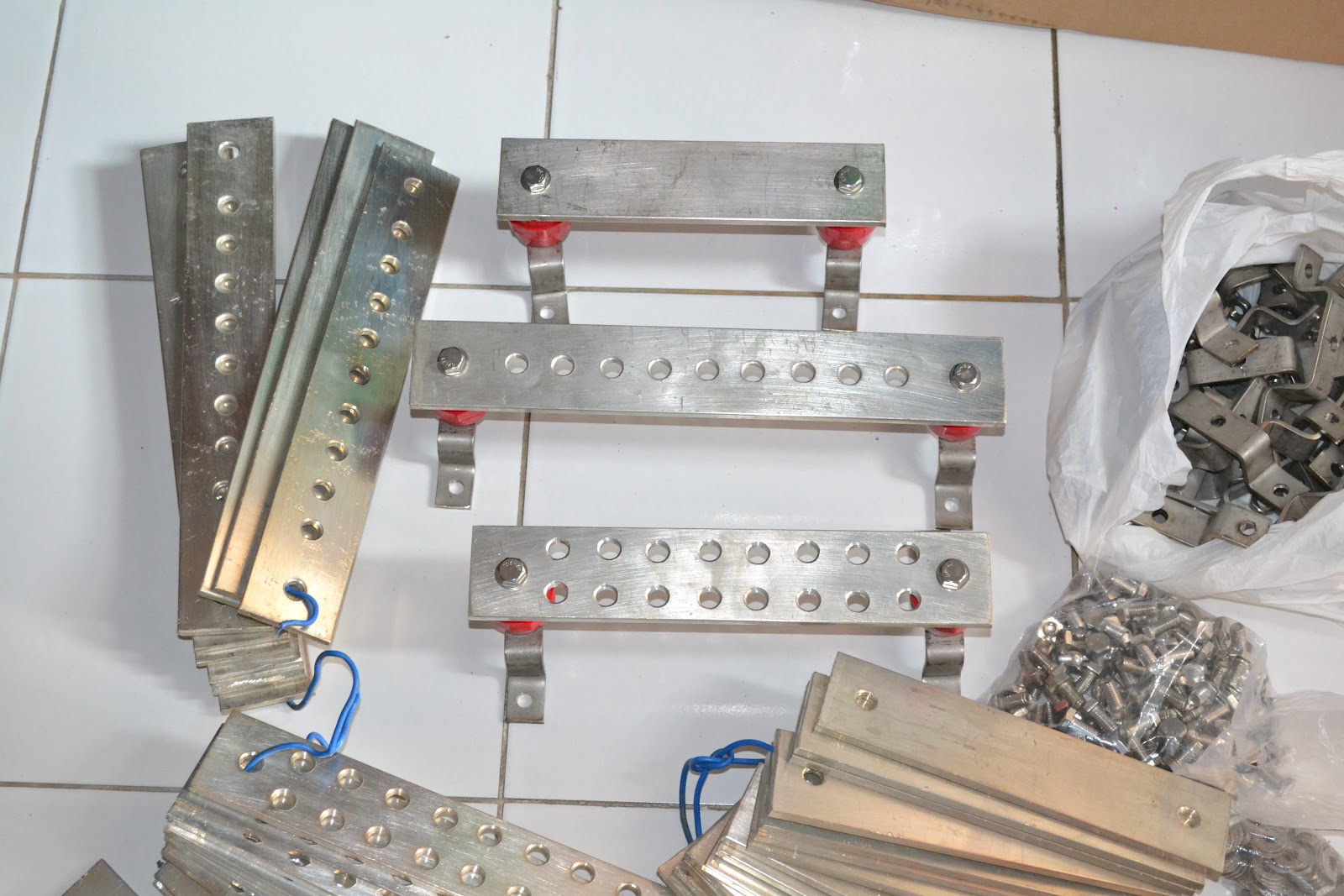 TOKO GROUND ROD RAJANYA GROUNDING & DEWANYA PETIR ( Terlengkap di Indonesia ) DUDUKAN BUSBAR