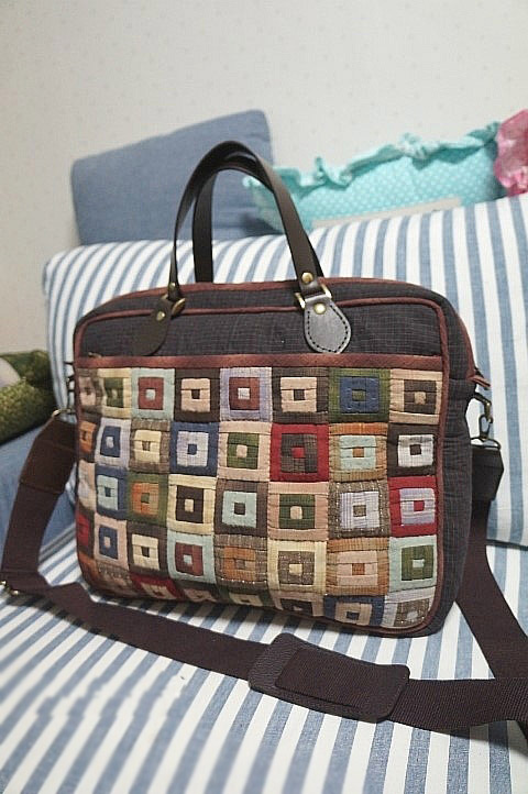 Patchwork style briefcase with shoulder strap and clasp closure detail. DIY step-by-step tutorial. Сумка-портфель в технике печворк