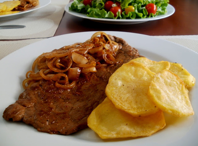 Bistec Encebollado
