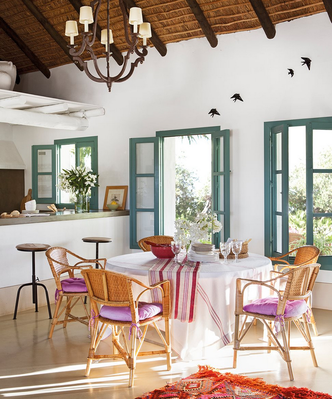 decordemon: A colorful Andalusian farmhouse