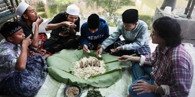 Mari Intip Kehidupan Pesantren yang Begitu Berarti Dalam Persahabatan dan Kekeluargaan 