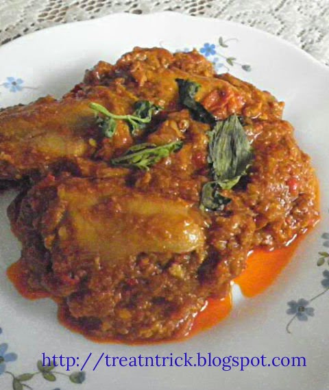 Indian  Chicken Recipe @ http://treatntrick.blogspot.com