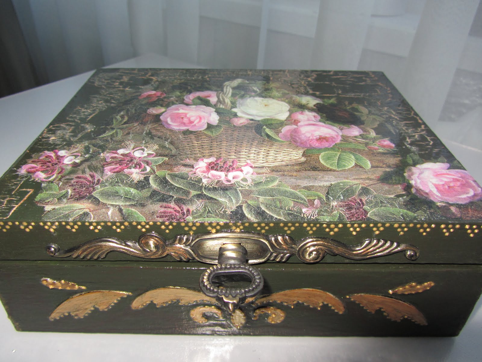 Декупаж на керамической плитке своими руками