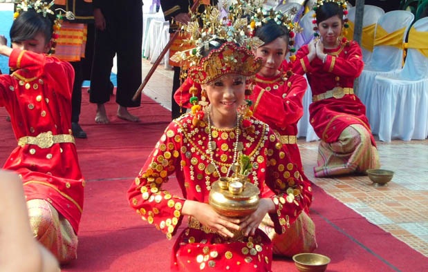 Tari Sekapur Sirih Asal Jambi Lengkap Beserta Gambarnya - Cinta Indonesia