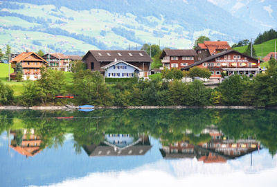 Lago Lungerer en Suiza - Lungerer lake in Switzerland