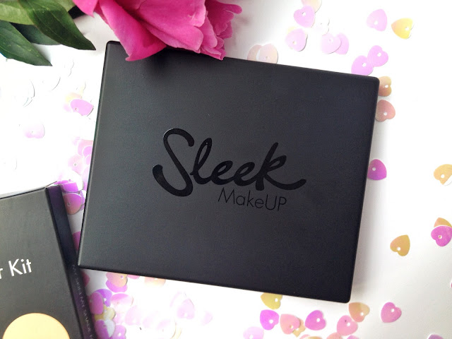 Sleek Cream Contour Kit Light swatches фото свотчи