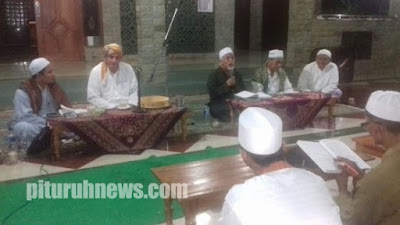 Pengajian Rutinan Oleh KH. Thoifur Mawardi dilaksanakan di Masjid At-Tauhid