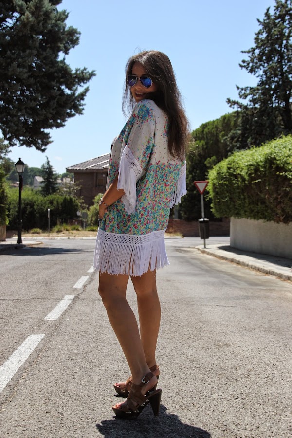 DIY Kimono con flecos (no hace falta patrones). Blog de costura y blog diy.