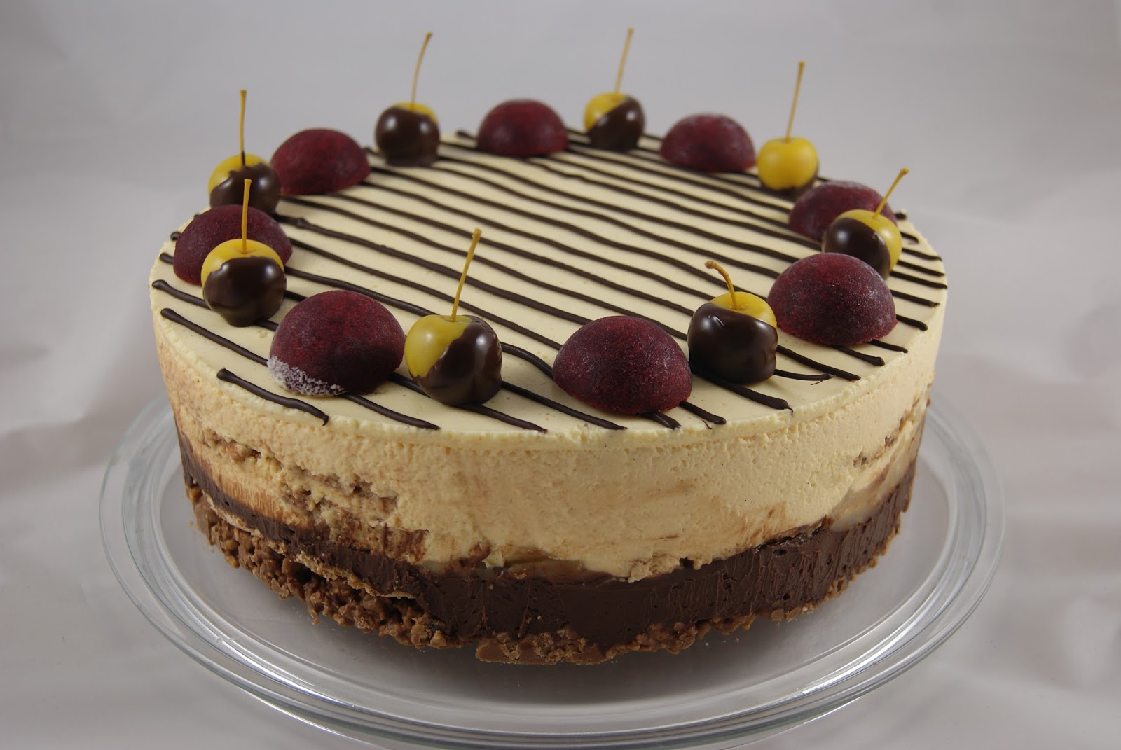biscuit and buttercream: Bratapfel-Brombeer-Torte mit Nougatknusperboden