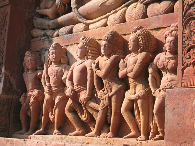 Sculpture on the Dashavatara Temple in Deogarh, India depicts Draupadi (far right) with her five Pandava husbands, from the Mahābhārata.