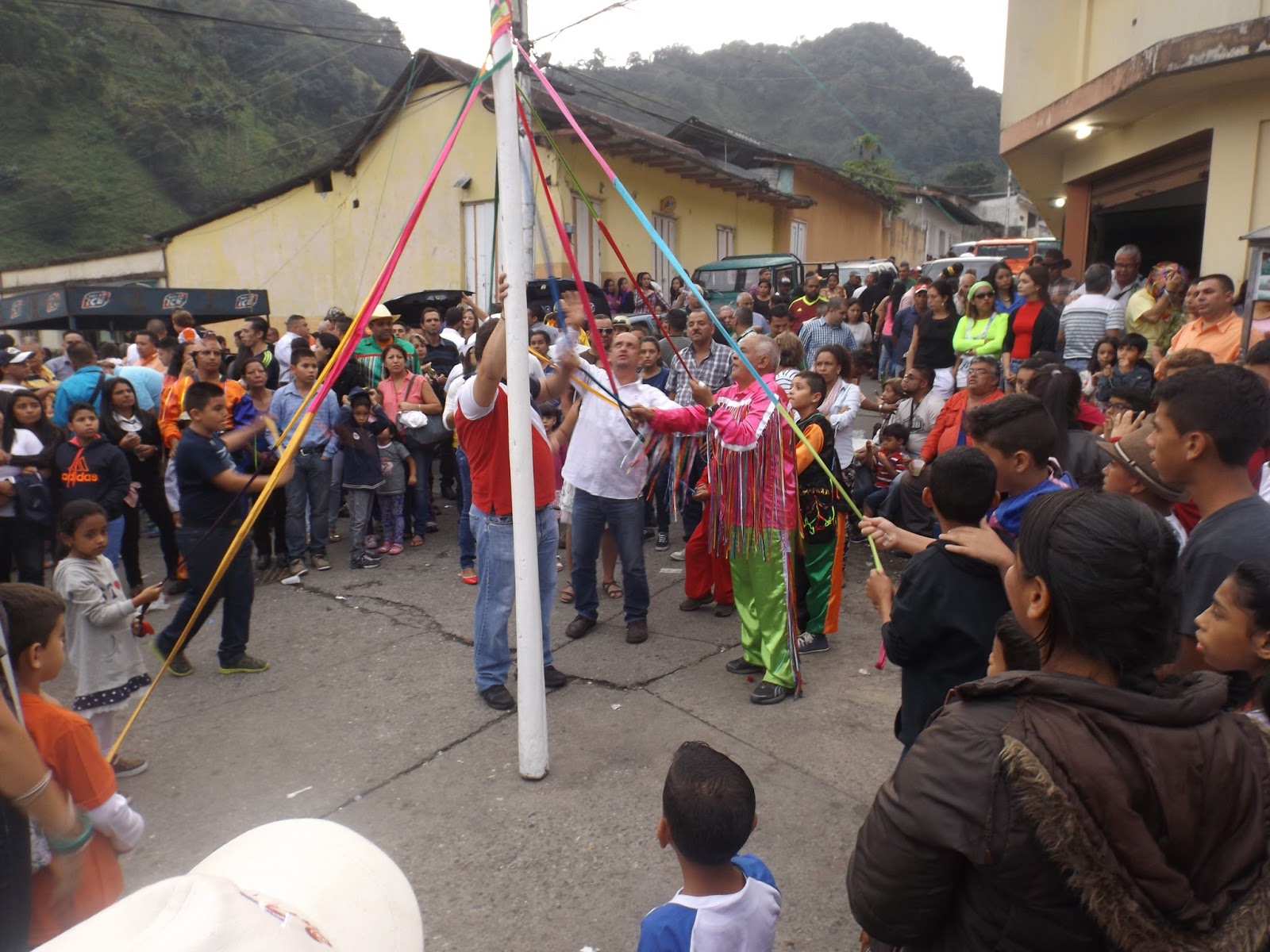 Caminos Sin Fronteras CARRETEANDO TRADICIONES : BATATAL: PUEBLO DE PASTORES