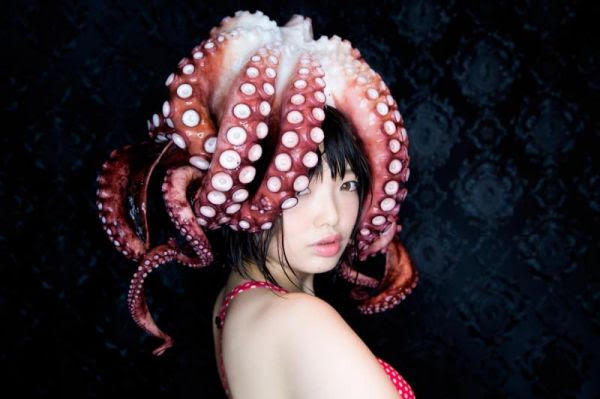 日本模特兒ナマダ熱愛觸手,拿著章魚拍寫真 日本模特兒ナマダ熱愛觸手,拿著章魚拍寫真
