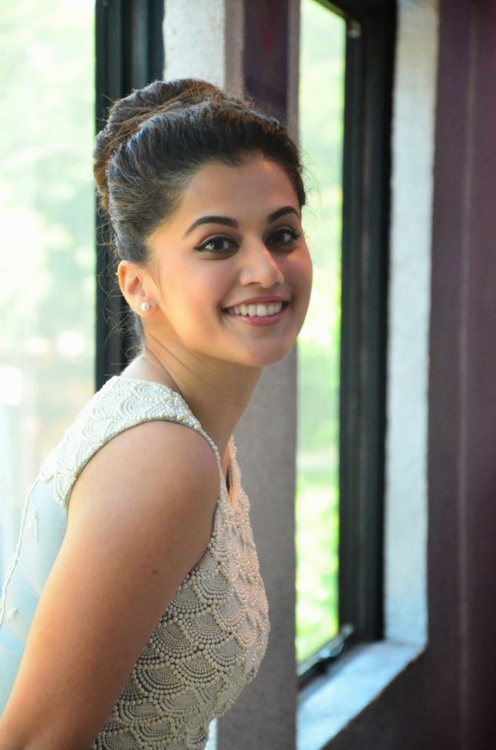 Telugu Film Hot Actress Taapsee Pannu New Hd Wallpapers In White Dress