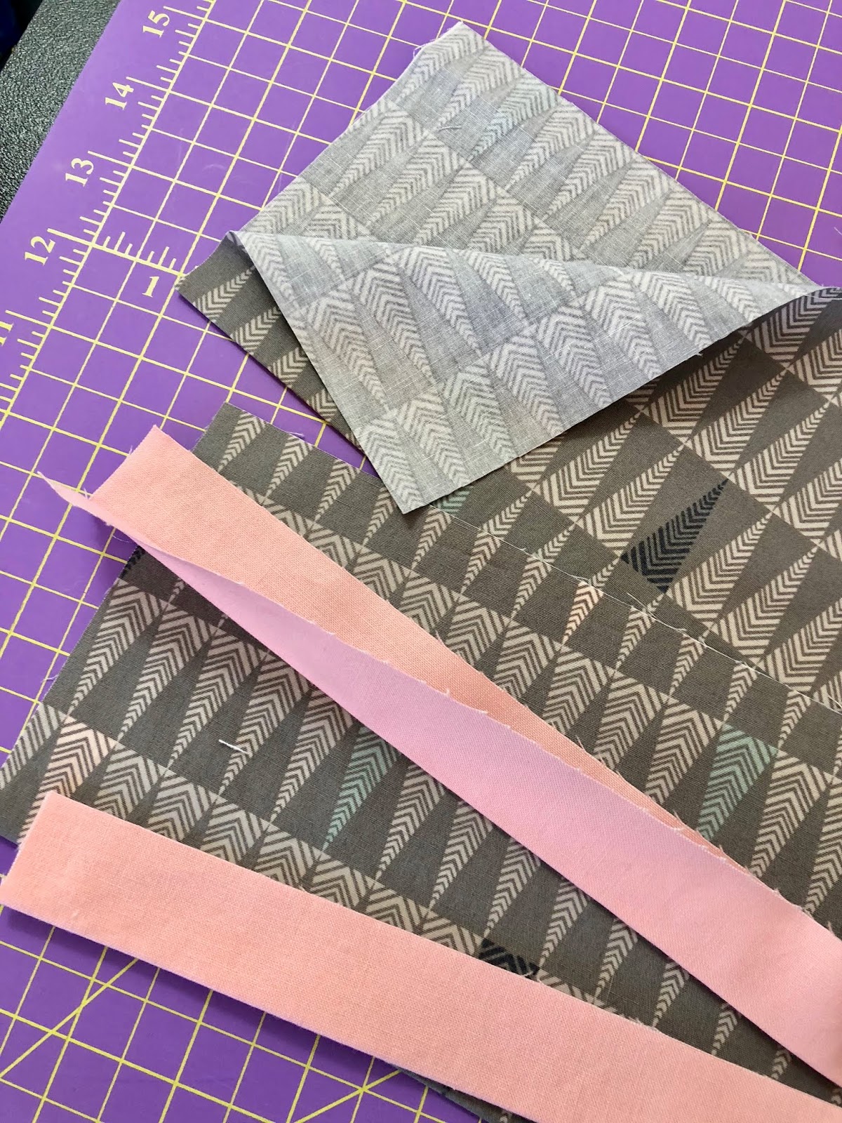 she can quilt Holiday Pillowcase Tutorial Three Styles A FAL Tutorial