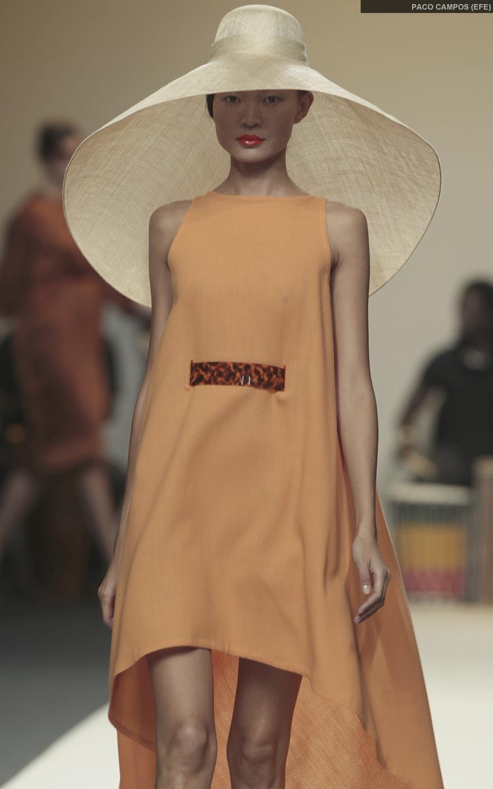 'FIGURE' OUT THE FASHION TREND ***SPAIN '2012' FASHION WEEK***