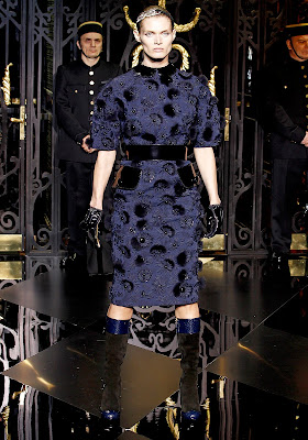 addicted2glamour: Louis Vuitton Fall 2011 PFW
