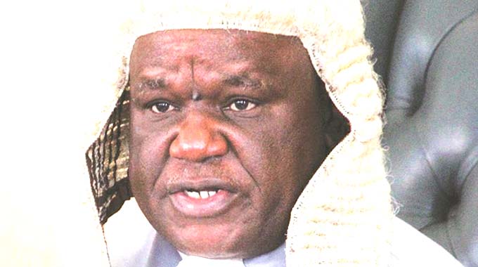 JUDICIARY NOT CAPTURED : CHIEF JUSTICE newsdzeZimbabweNewsdzeZimbabwe