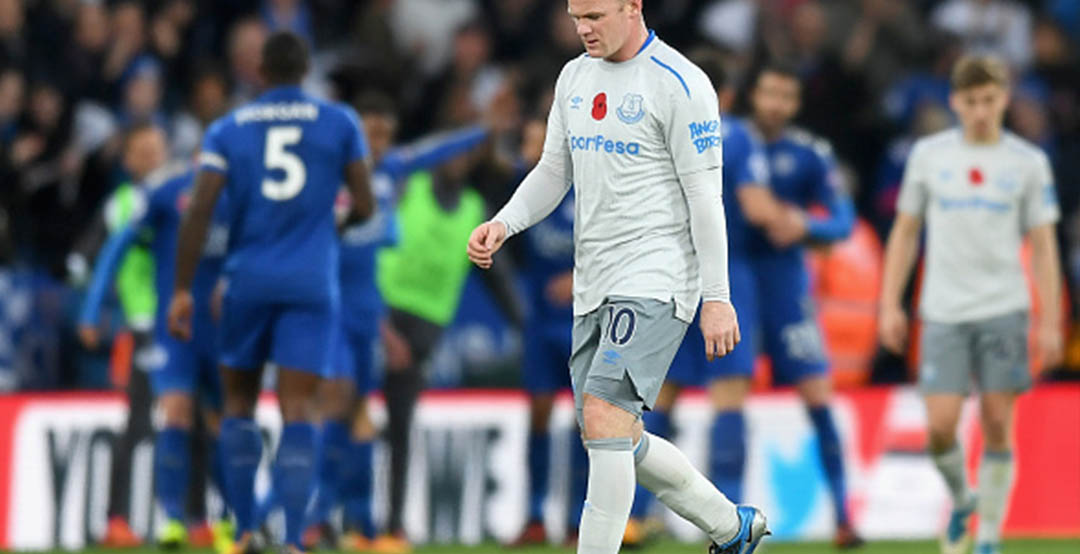 Criticar Ambiente años Wayne Rooney Shows Off Stylish New Classic Nike Total 90 Laser Boots -  Footy Headlines