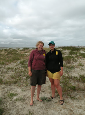 Leonie and Evy on Ilha after a night of sampling