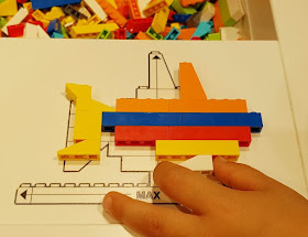 Das LEGO House in Billund mit Kindern: Unser Besuch und 5 absolute Highlights. Die schönen Erinnerungen des Lego-Ausflugs lassen sich speichern und mitnehmen, auch bei den selbst konstruierten Fischen.