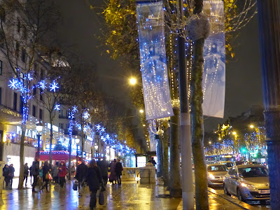 Paris Champs-Elysées illuminations et vitrines de Noël en 2014