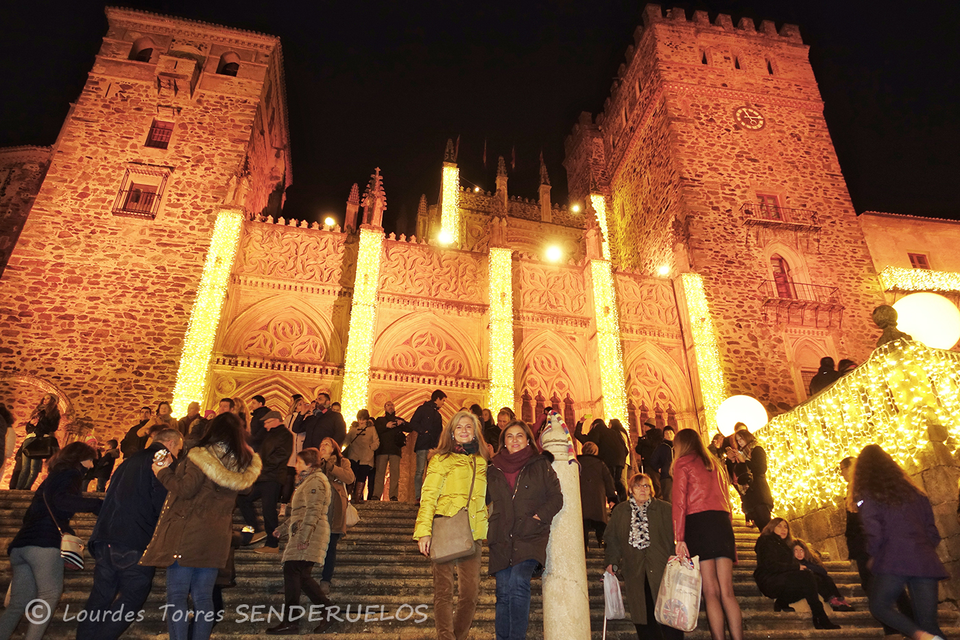 Guadalupe en Navidad. La iluminación del pueblo más bello y bueno de España SENDERUELOS