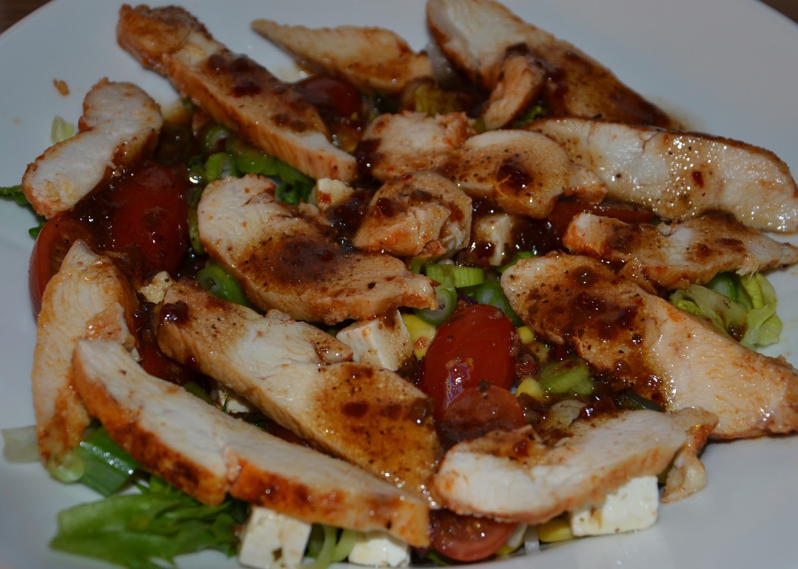 Salat med kyllingfilet og balsamico oljedressing