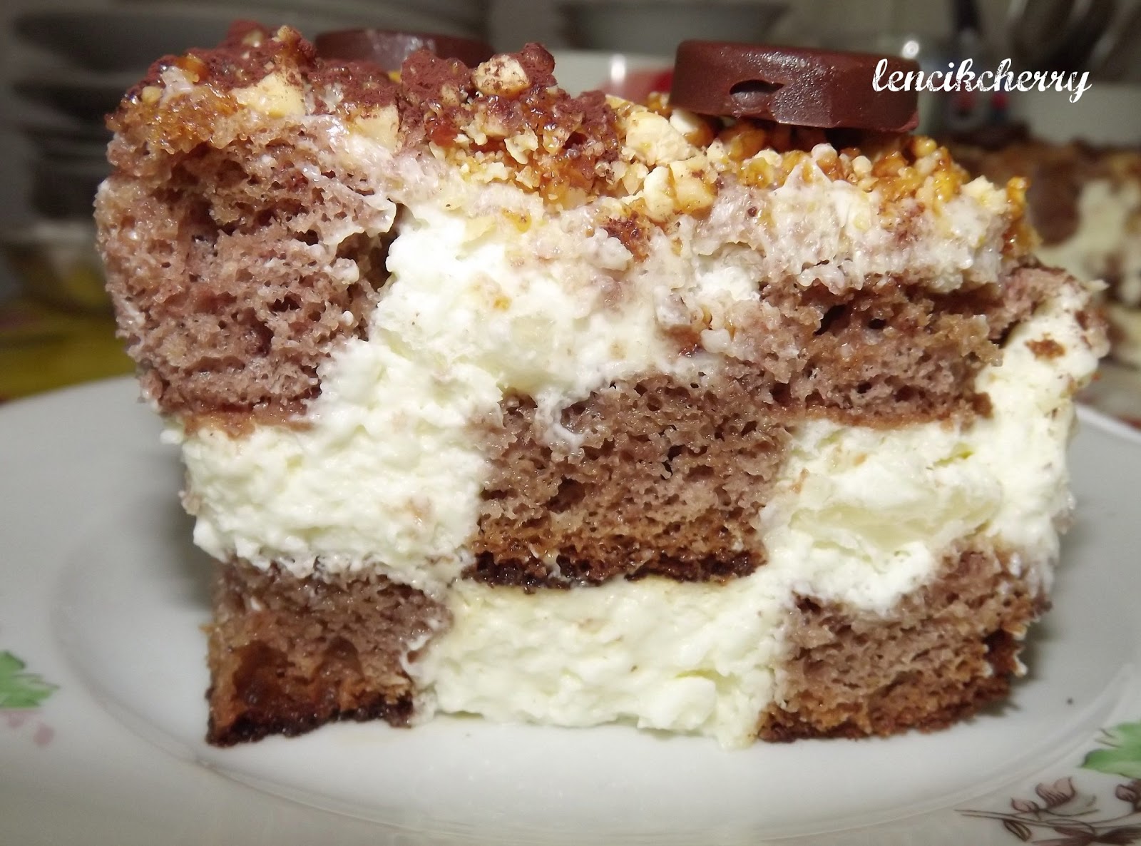Шахматный торт со сливками