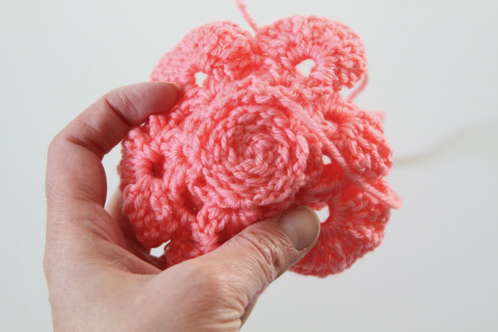 crochet rose, crochet pattern, Anne Butera, My Giant Strawberry