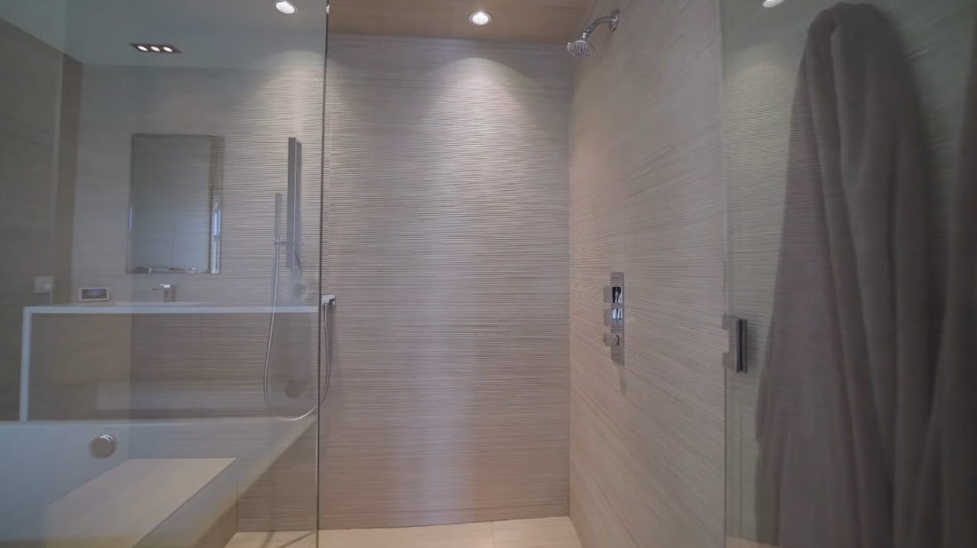 Tour 248 Bernard Ave, Venice, CA vs. 33 Interior Design Photos