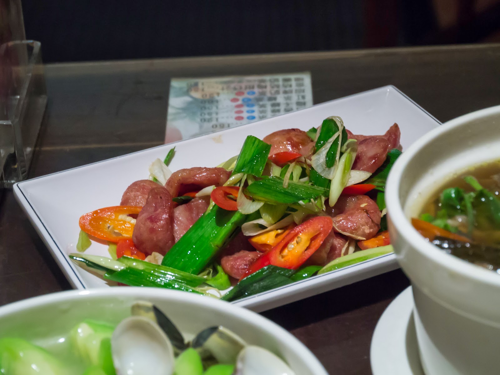 好記擔仔麵 蒜苗炒香腸