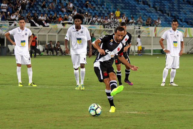 Guilherme sofreu os dois pênaltis para Nenê bater (Foto: Carlos Gregório Jr.Divulgação) Guilherme sofreu os dois pênaltis para Nenê bater (Foto: Carlos Gregório Jr.Divulgação)